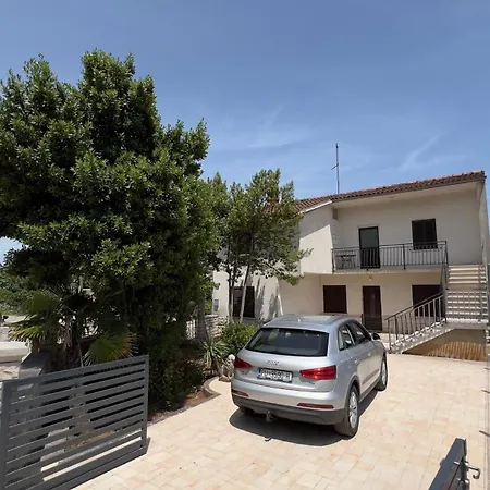 Holiday Apartment Venera Rakalj Exterior photo